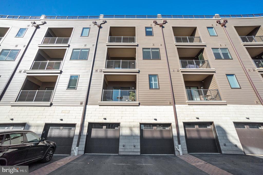 605 LAKEVIEW COURT 19 LOWER