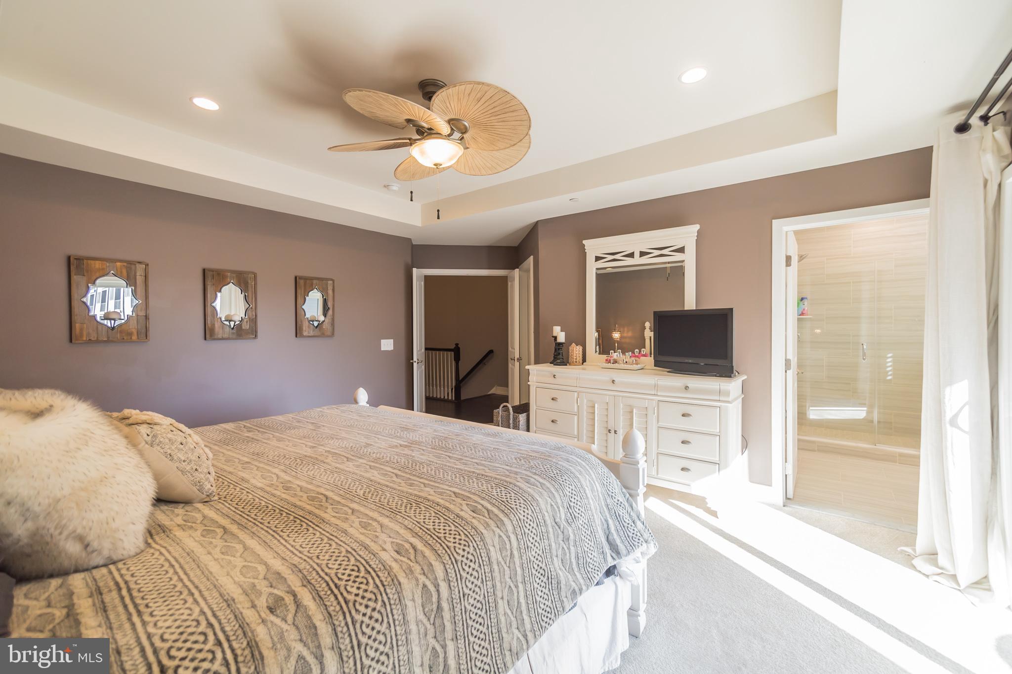 605 LAKEVIEW COURT 19 LOWER