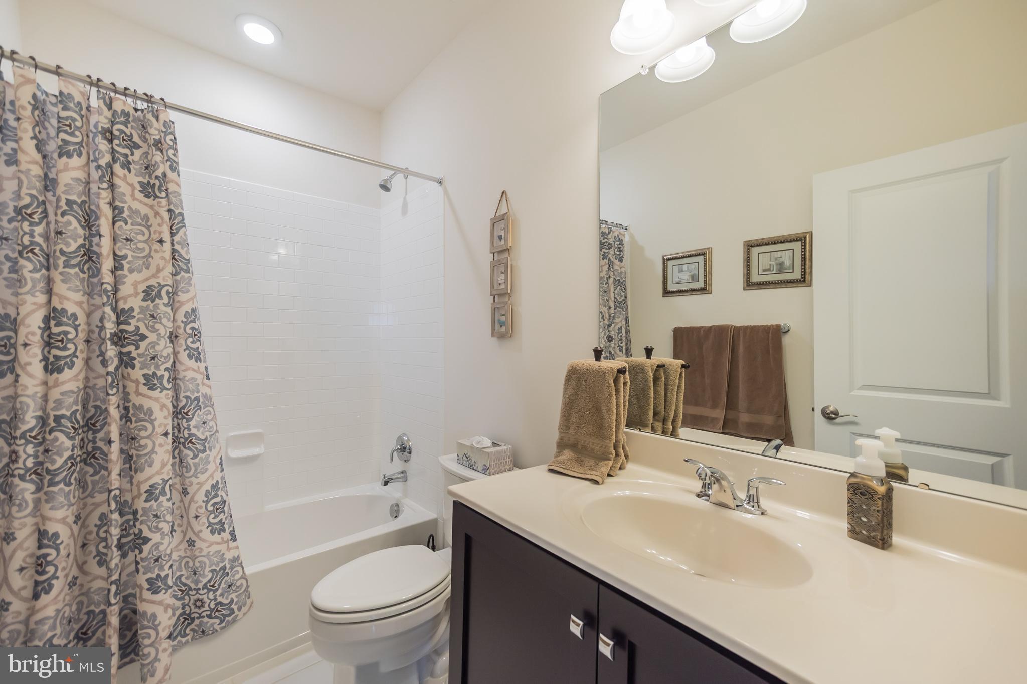 605 LAKEVIEW COURT 19 LOWER