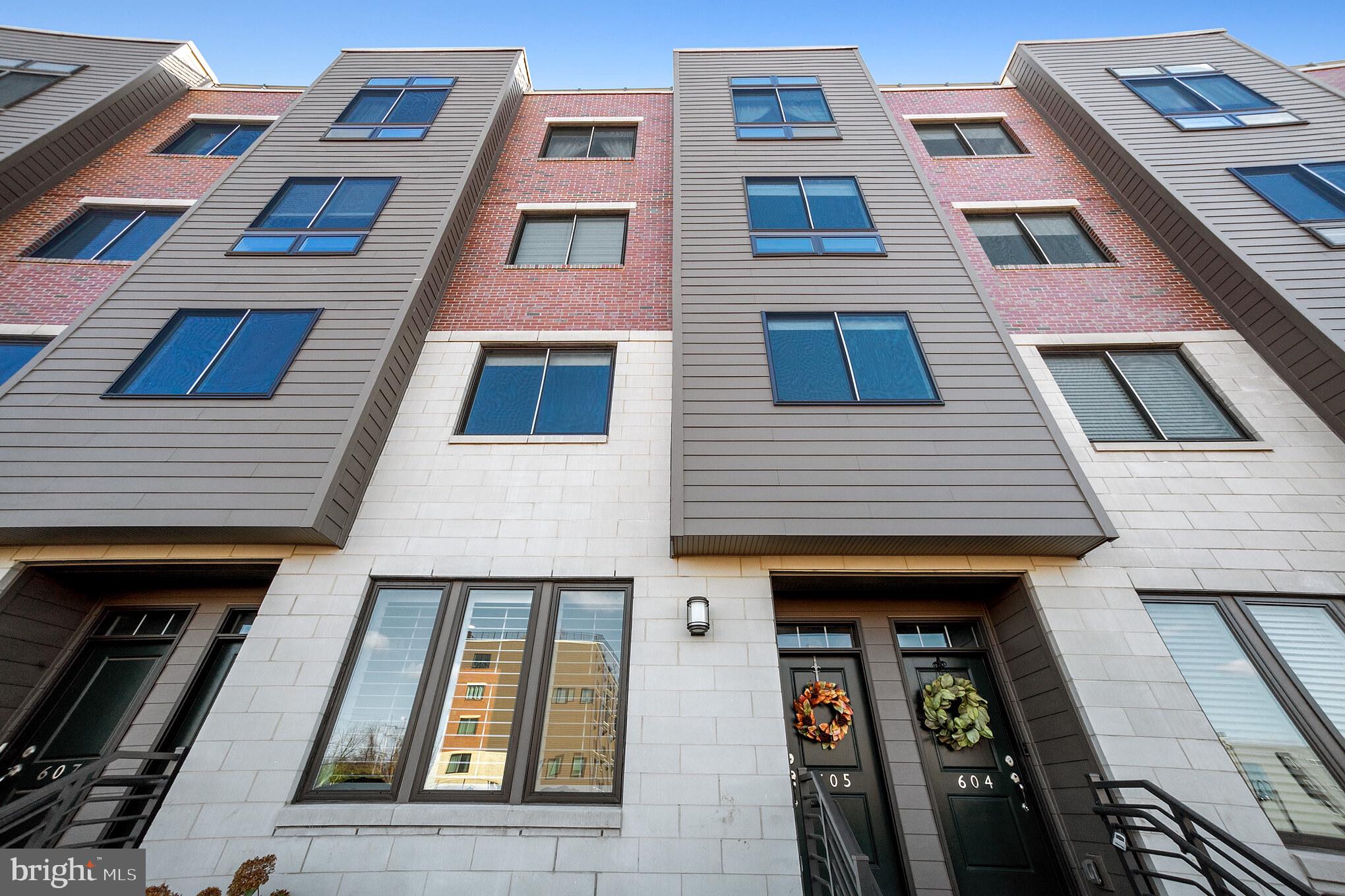 605 LAKEVIEW COURT 19 LOWER