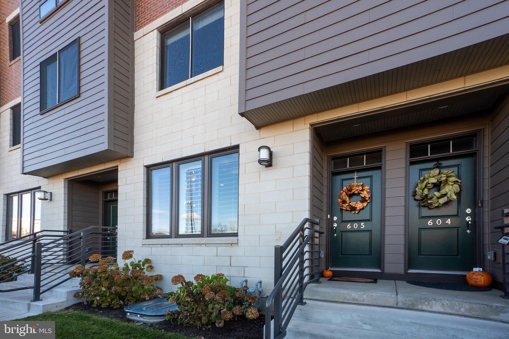 605 LAKEVIEW COURT 19 LOWER