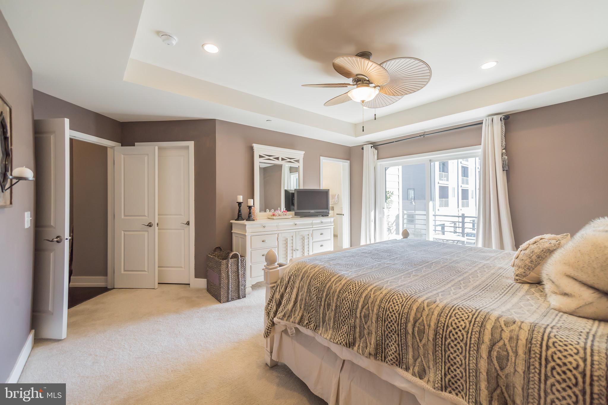 605 LAKEVIEW COURT 19 LOWER