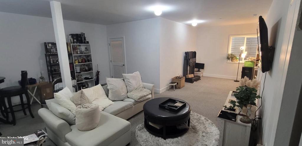 605 LAKEVIEW COURT 19 LOWER