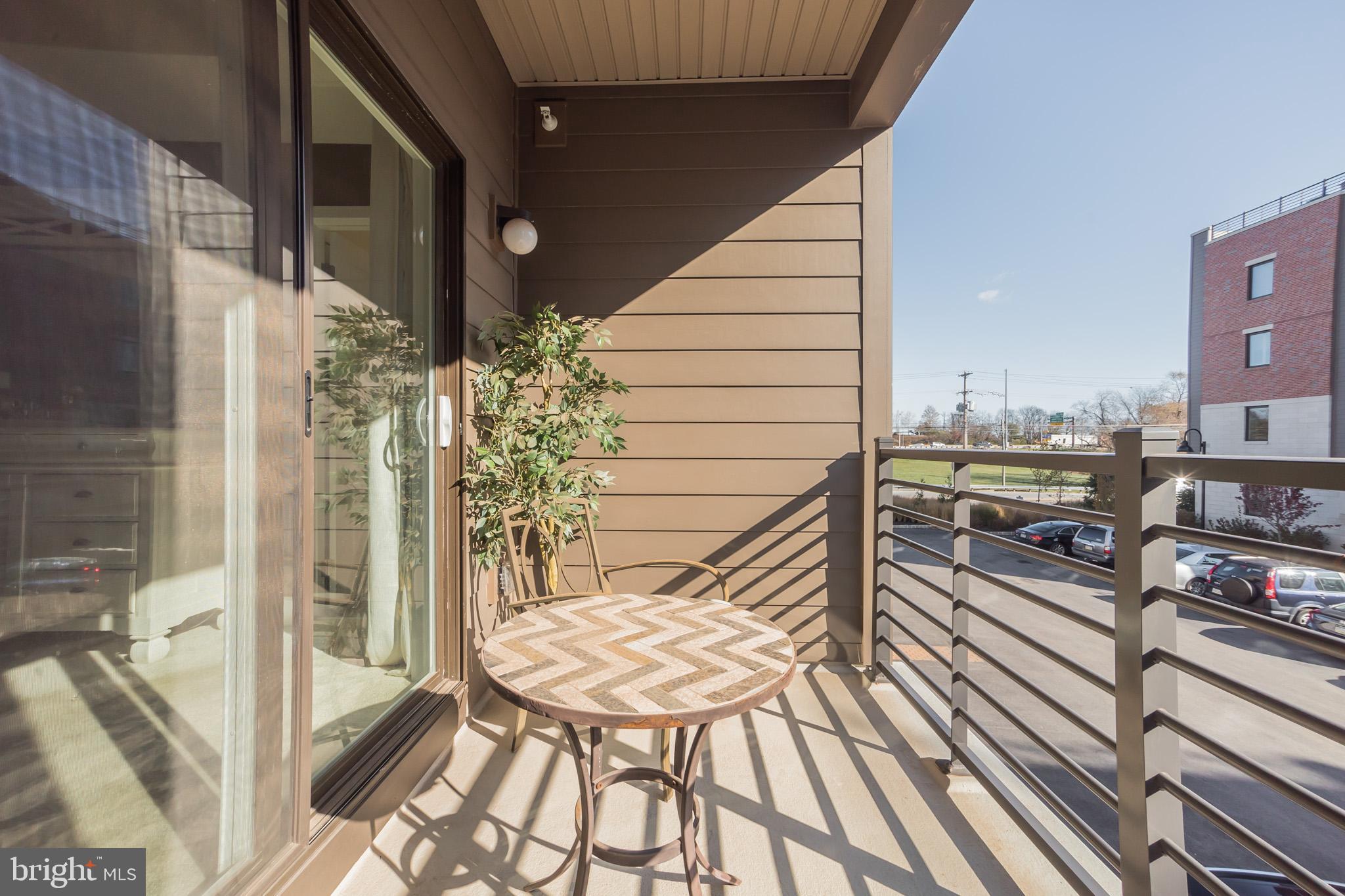 605 LAKEVIEW COURT 19 LOWER