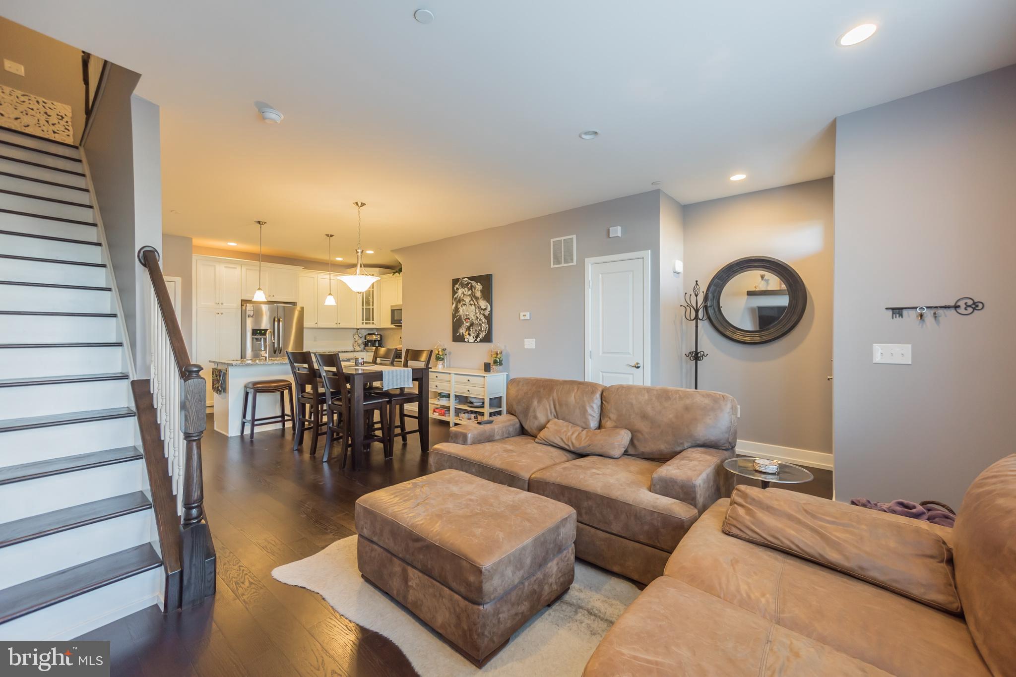 605 LAKEVIEW COURT 19 LOWER