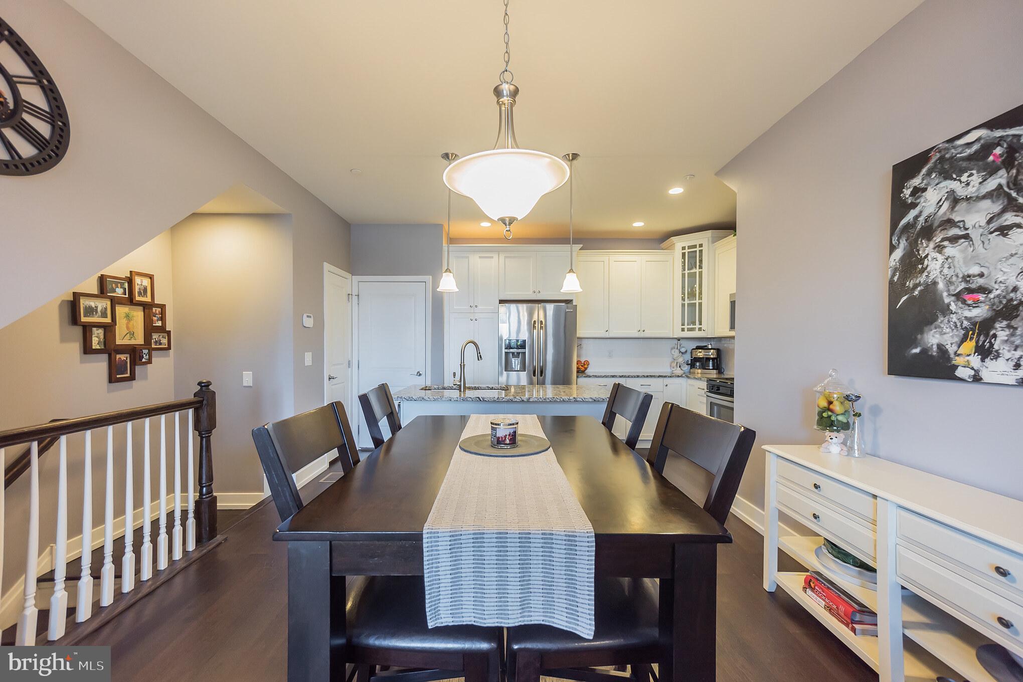 605 LAKEVIEW COURT 19 LOWER