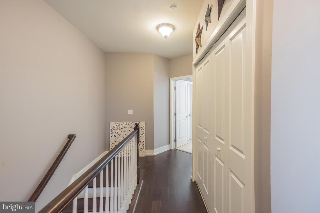605 LAKEVIEW COURT 19 LOWER