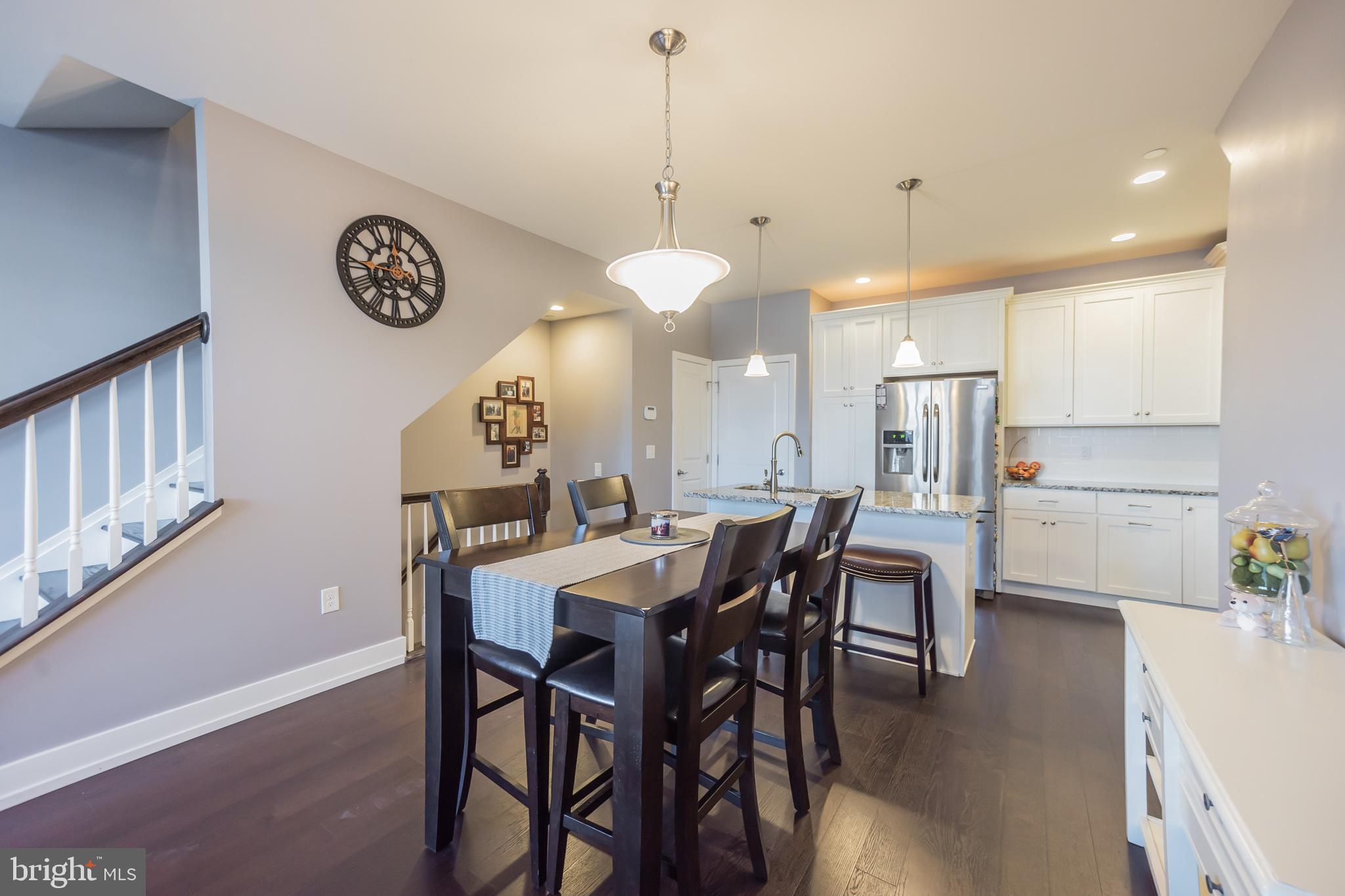 605 LAKEVIEW COURT 19 LOWER