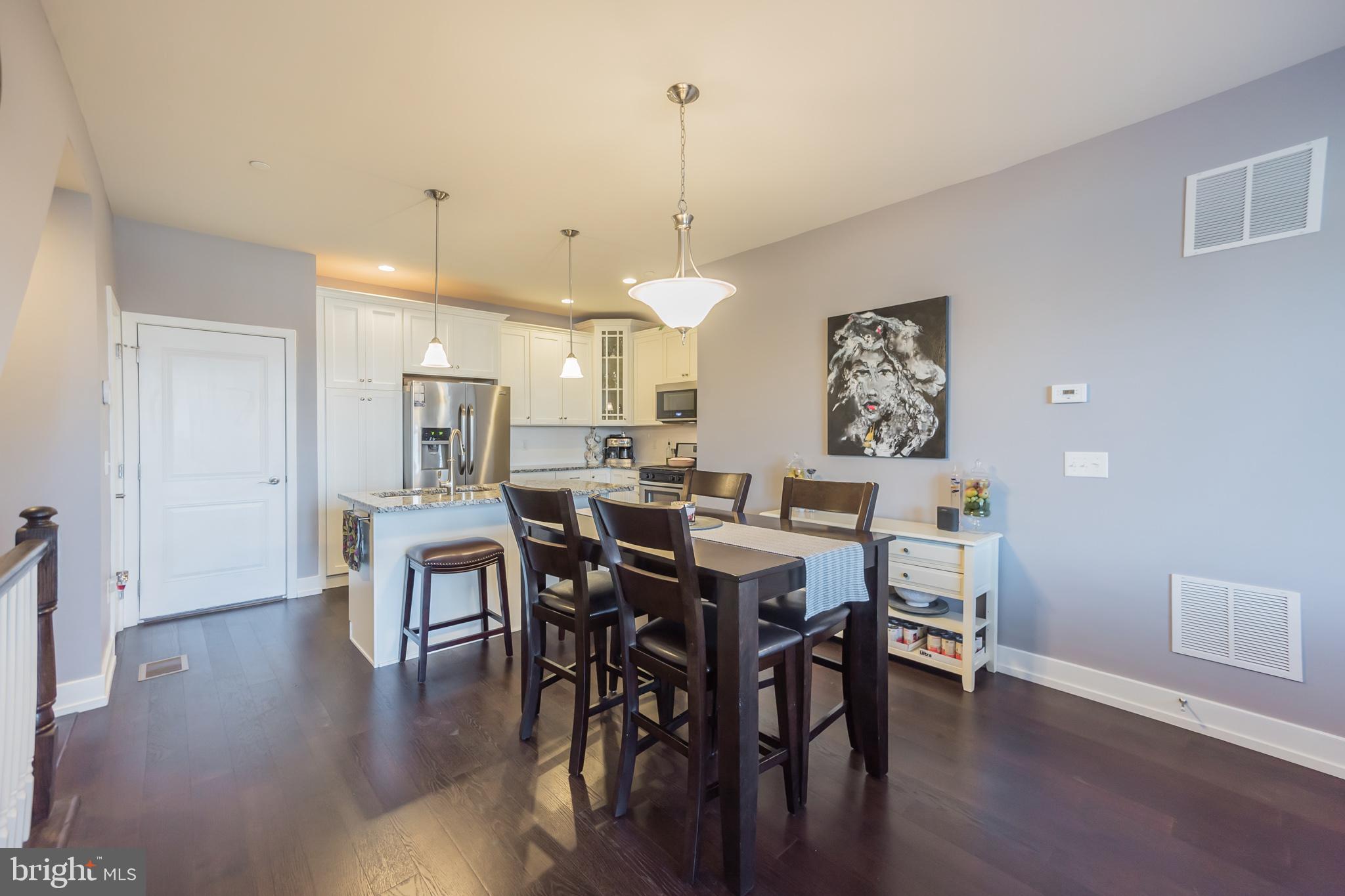 605 LAKEVIEW COURT 19 LOWER