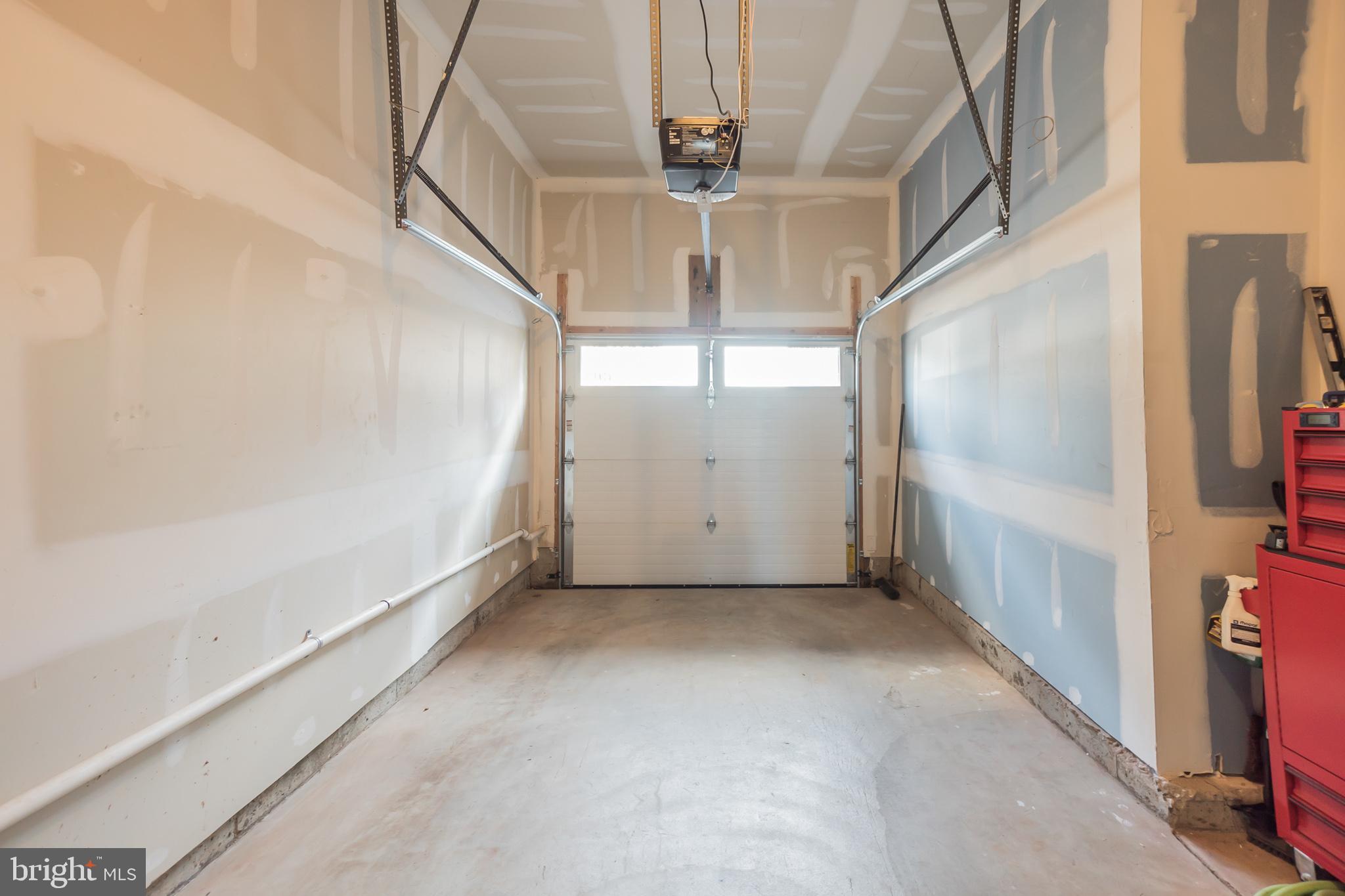 605 LAKEVIEW COURT 19 LOWER