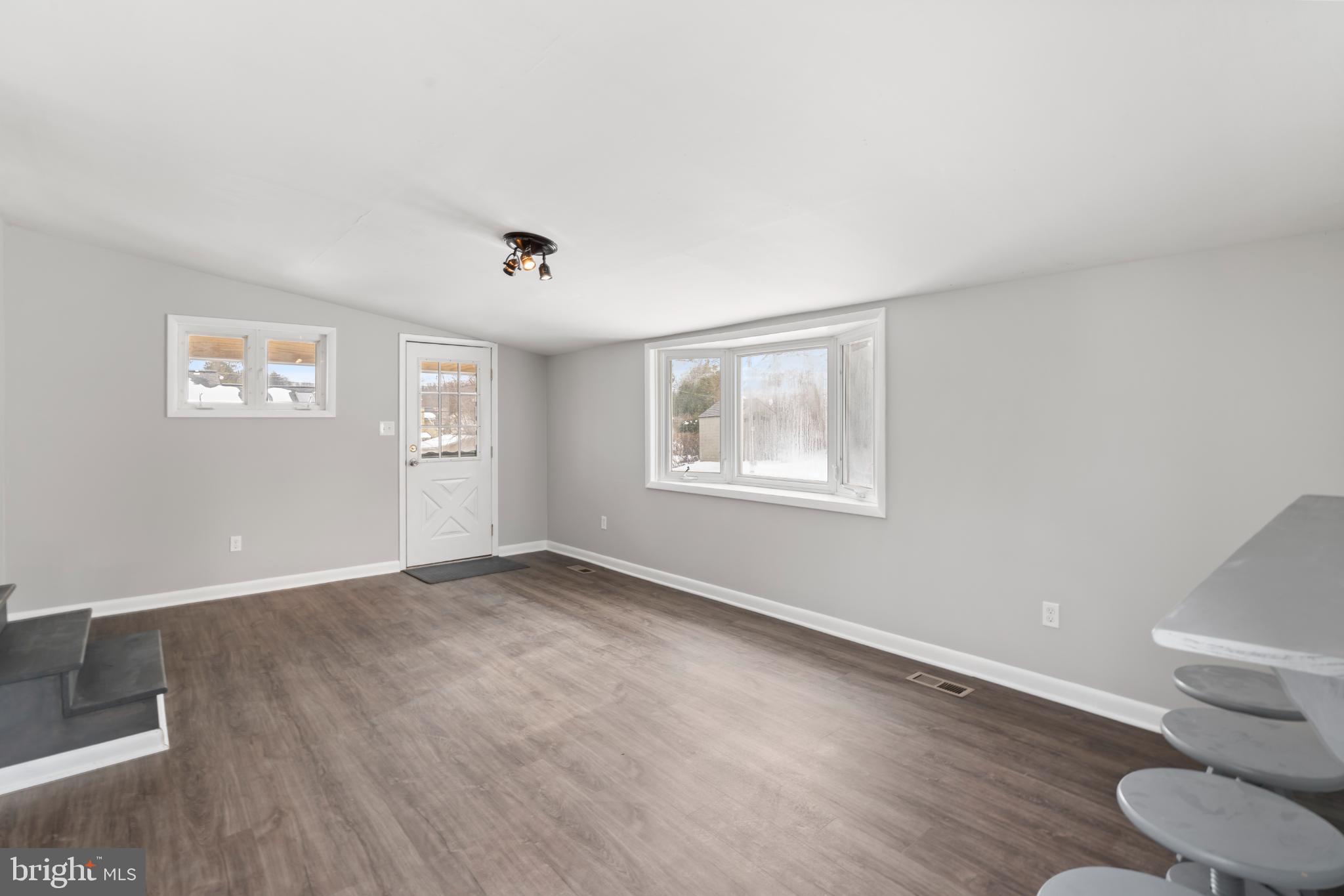 407 W MORELAND AVENUE