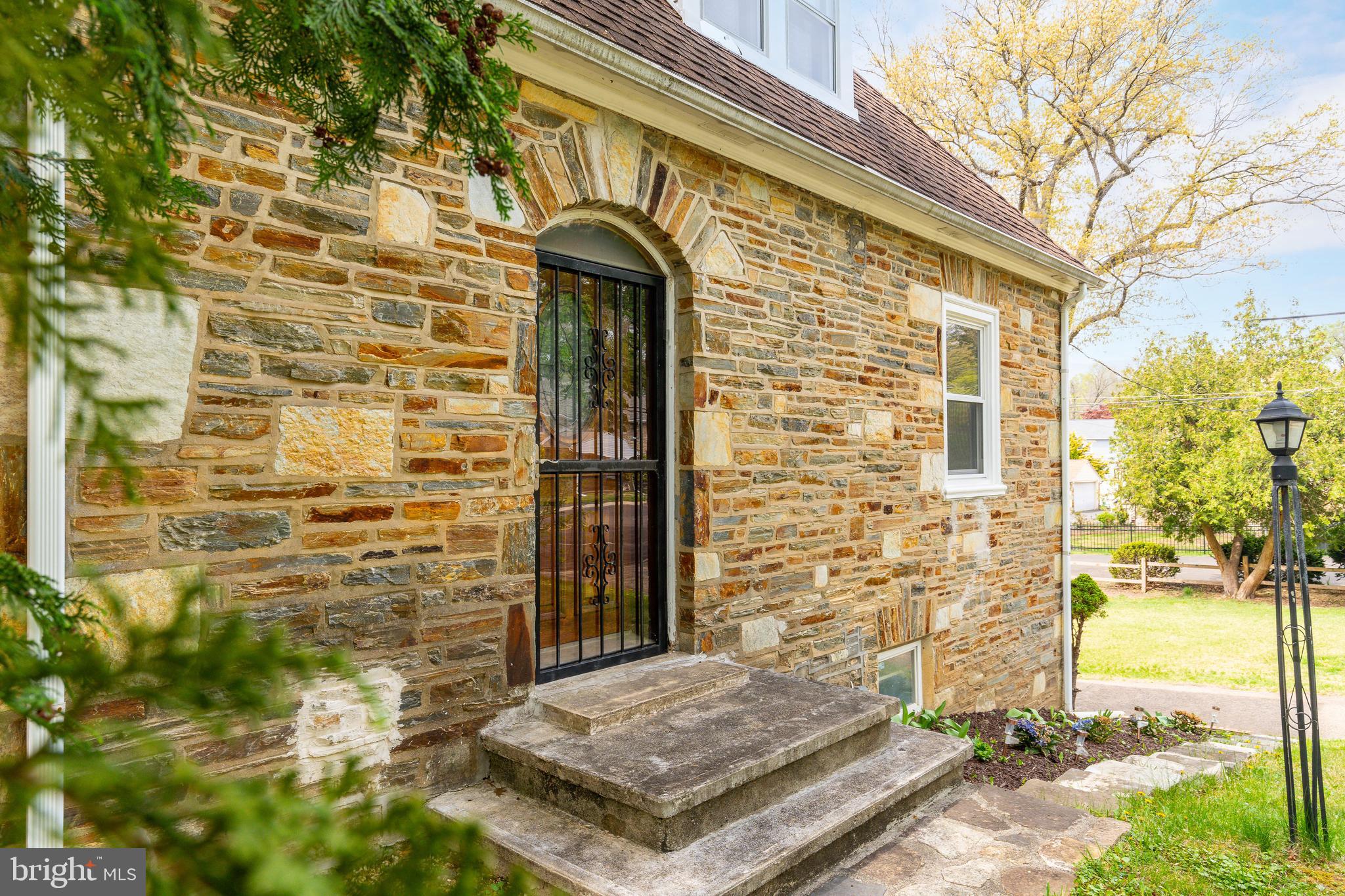 1058 HUNTINGDON PIKE