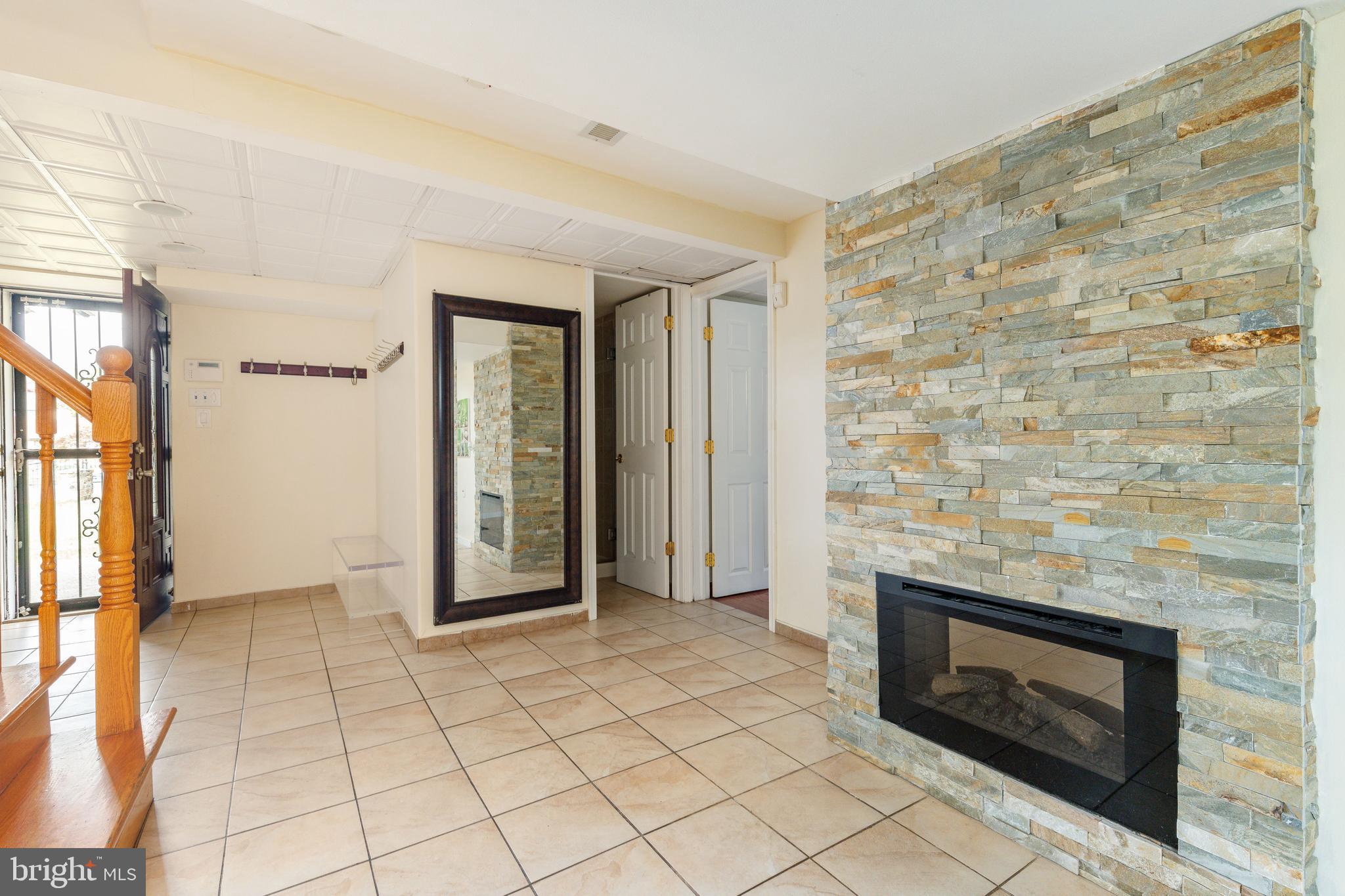 1058 HUNTINGDON PIKE