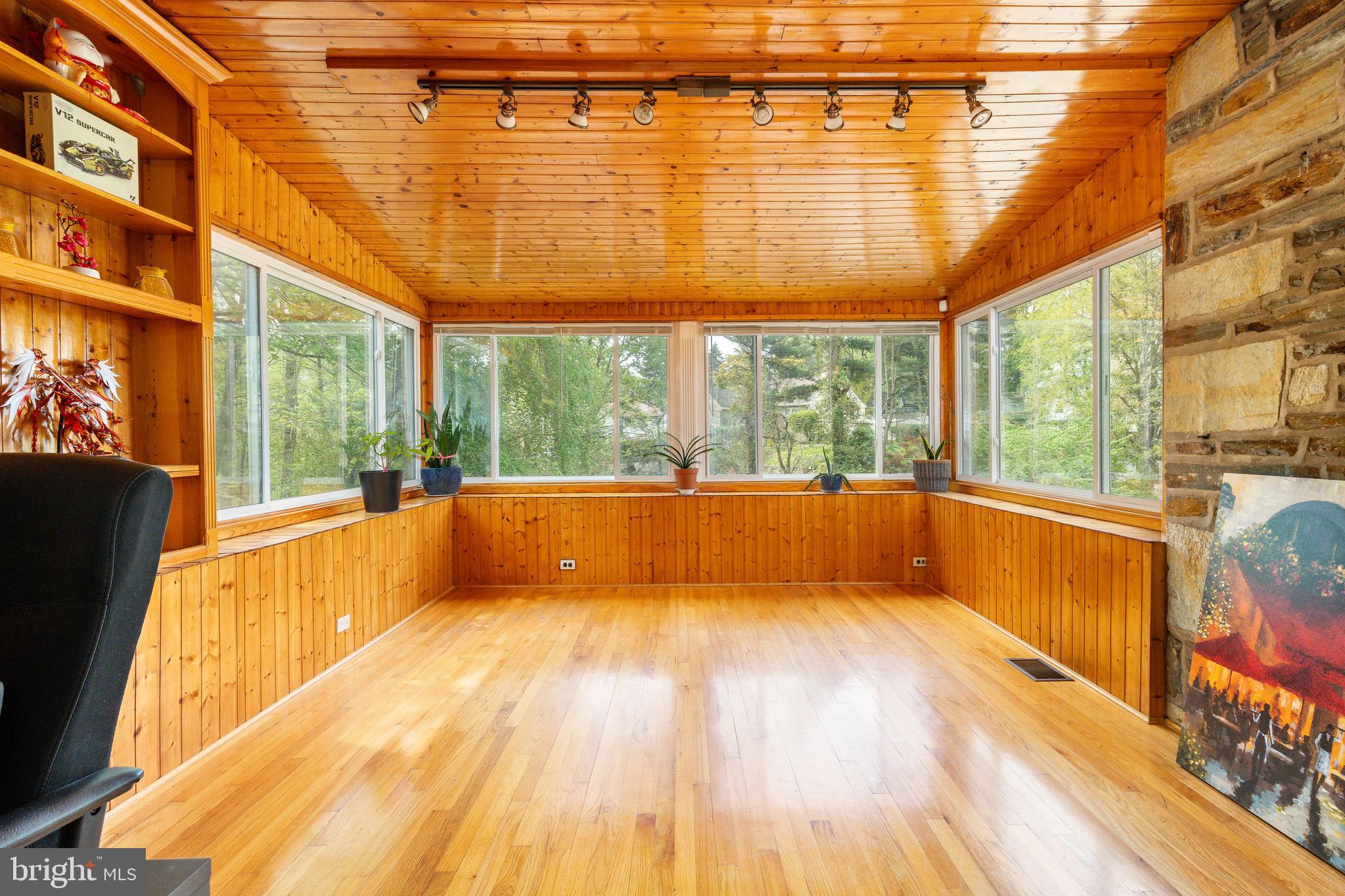 1058 HUNTINGDON PIKE
