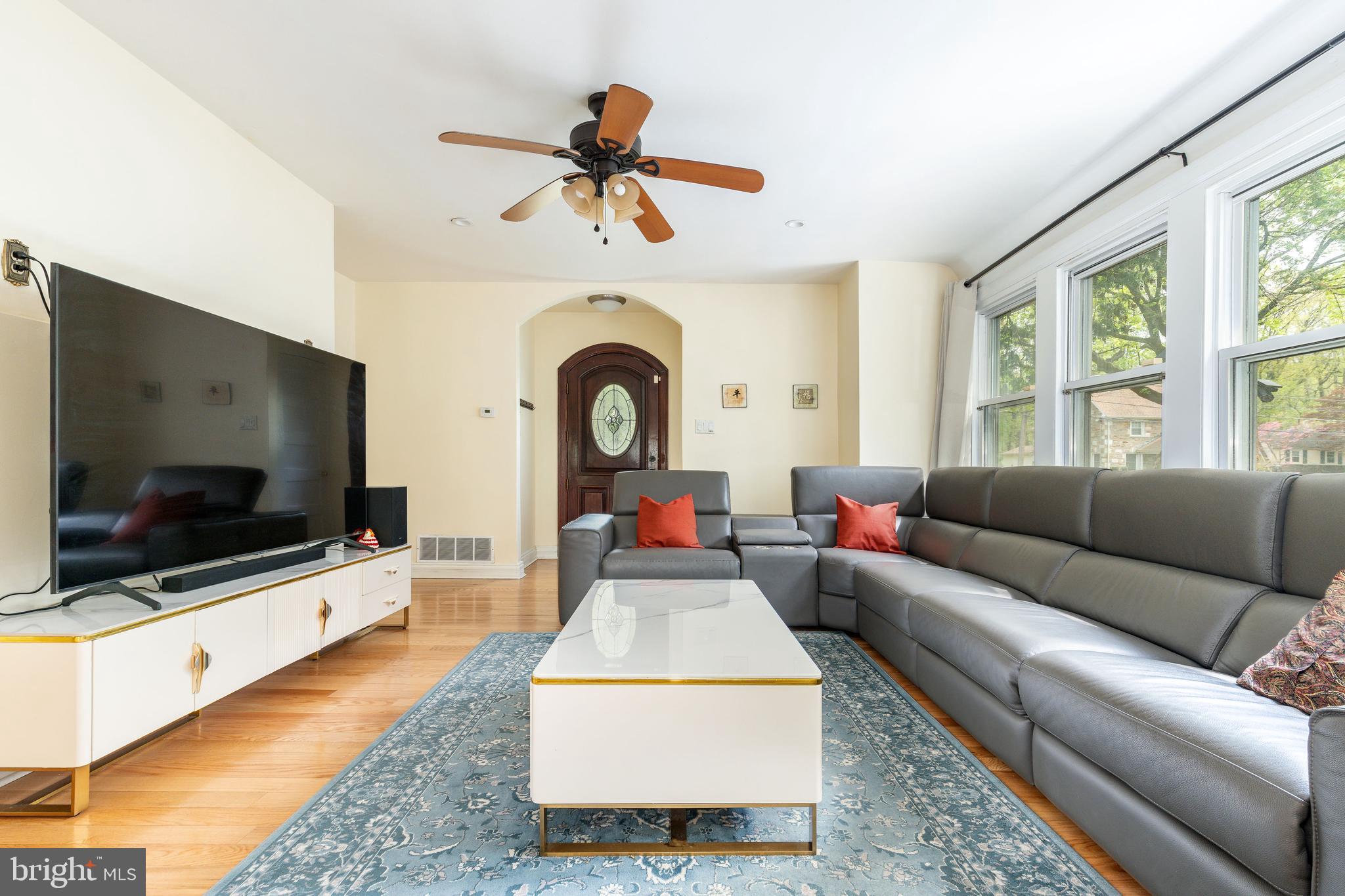 1058 HUNTINGDON PIKE