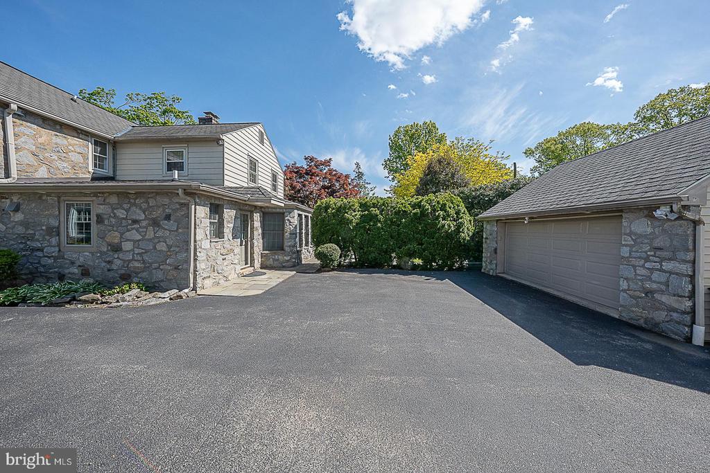 714 GREYTHORNE ROAD
