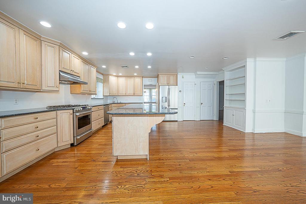 714 GREYTHORNE ROAD