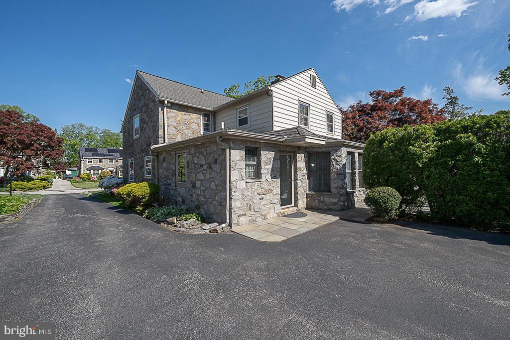 714 GREYTHORNE ROAD
