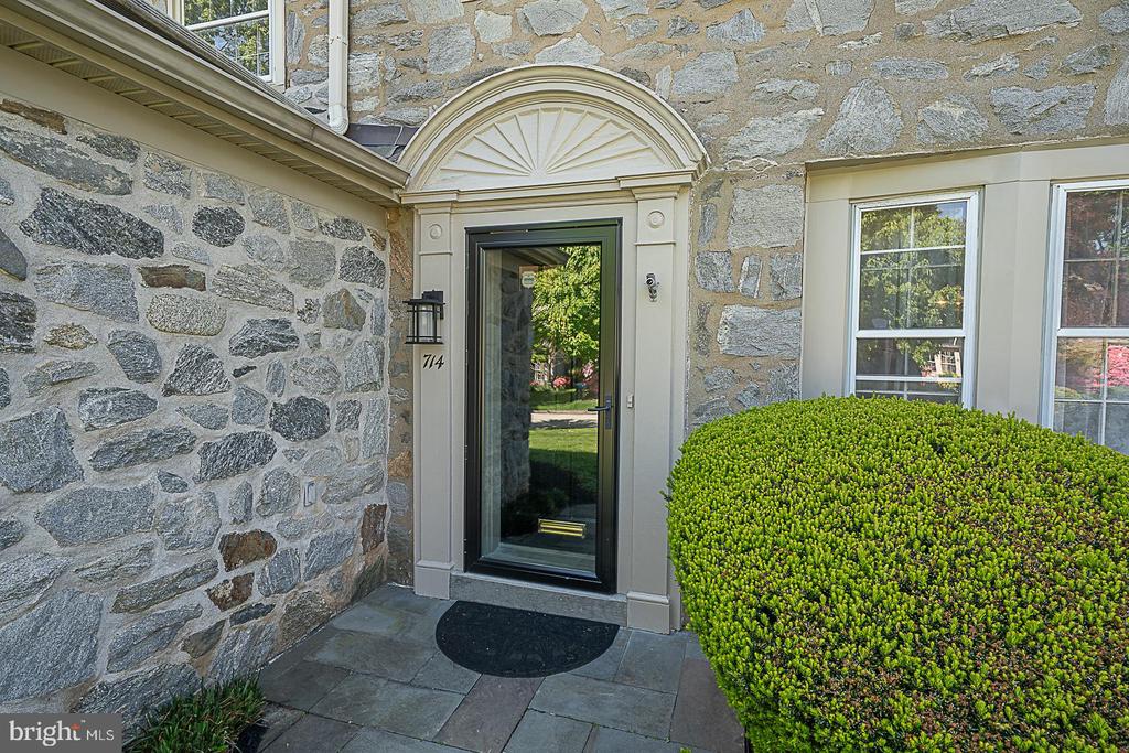 714 GREYTHORNE ROAD