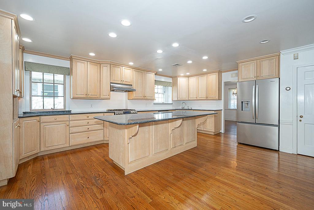 714 GREYTHORNE ROAD