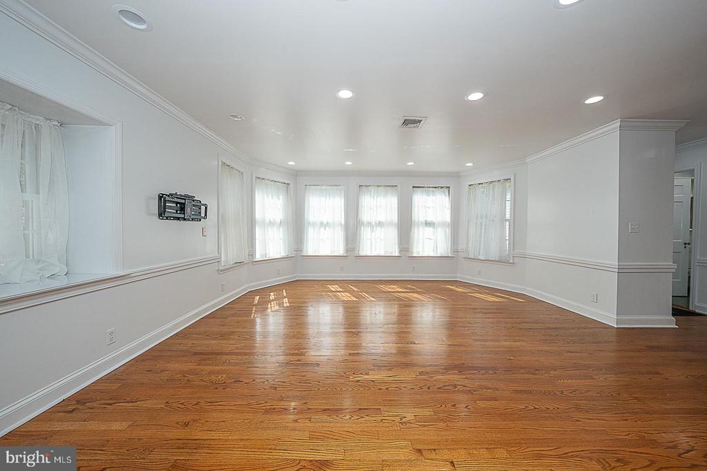 714 GREYTHORNE ROAD