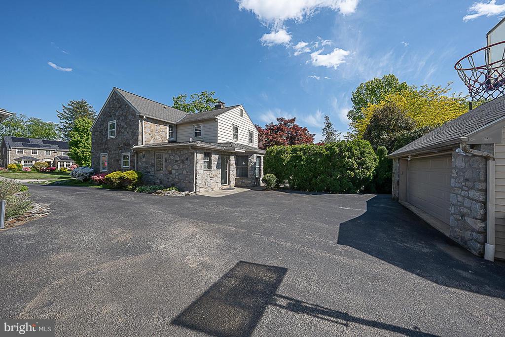 714 GREYTHORNE ROAD