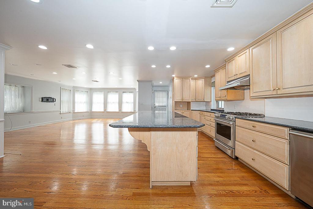 714 GREYTHORNE ROAD