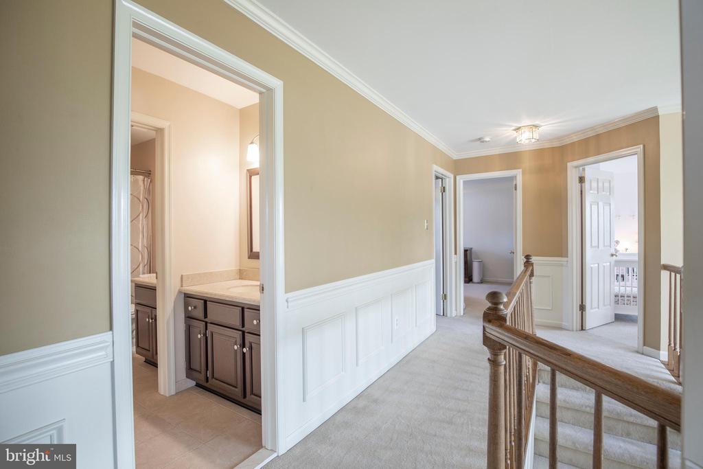2284 LOCUST DRIVE