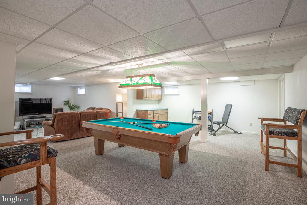 2284 LOCUST DRIVE