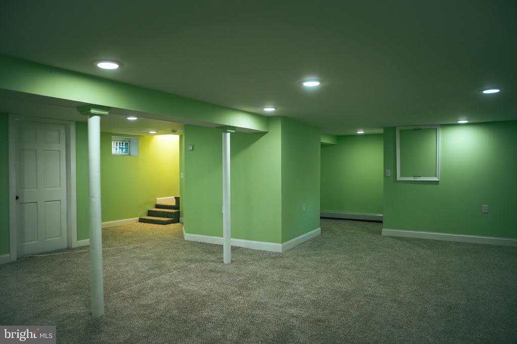215 E WALL STREET