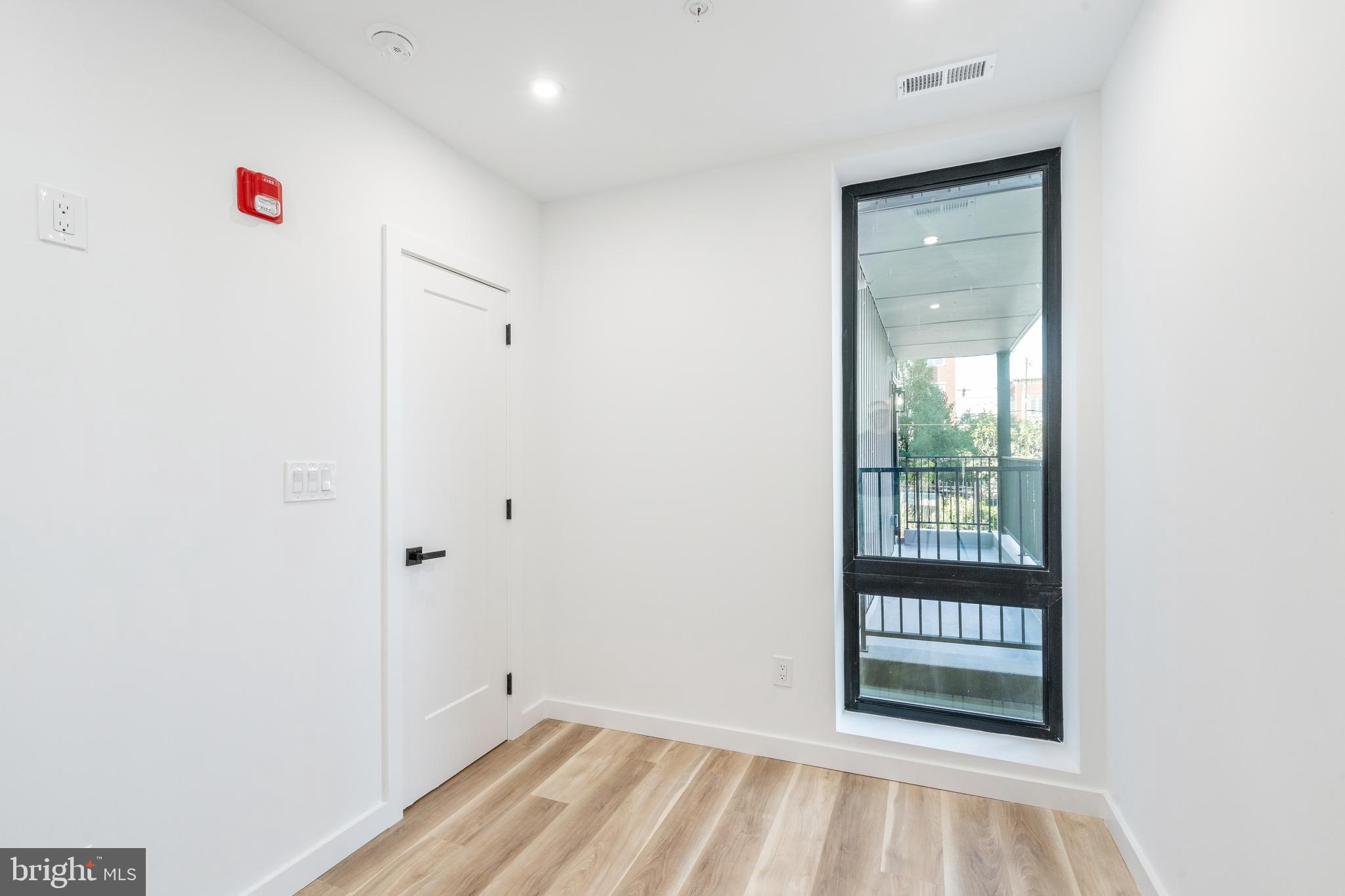 1527 OGDEN STREET 2
