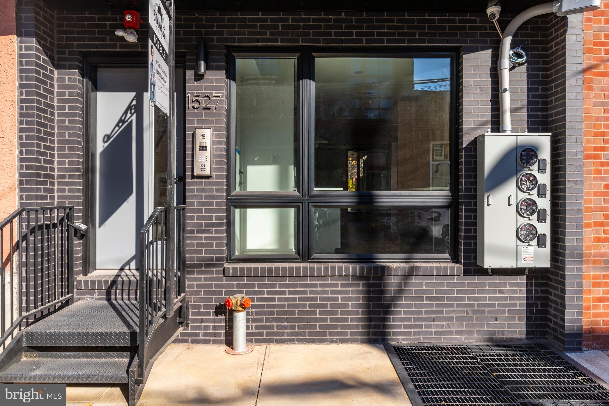 1527 OGDEN STREET 2