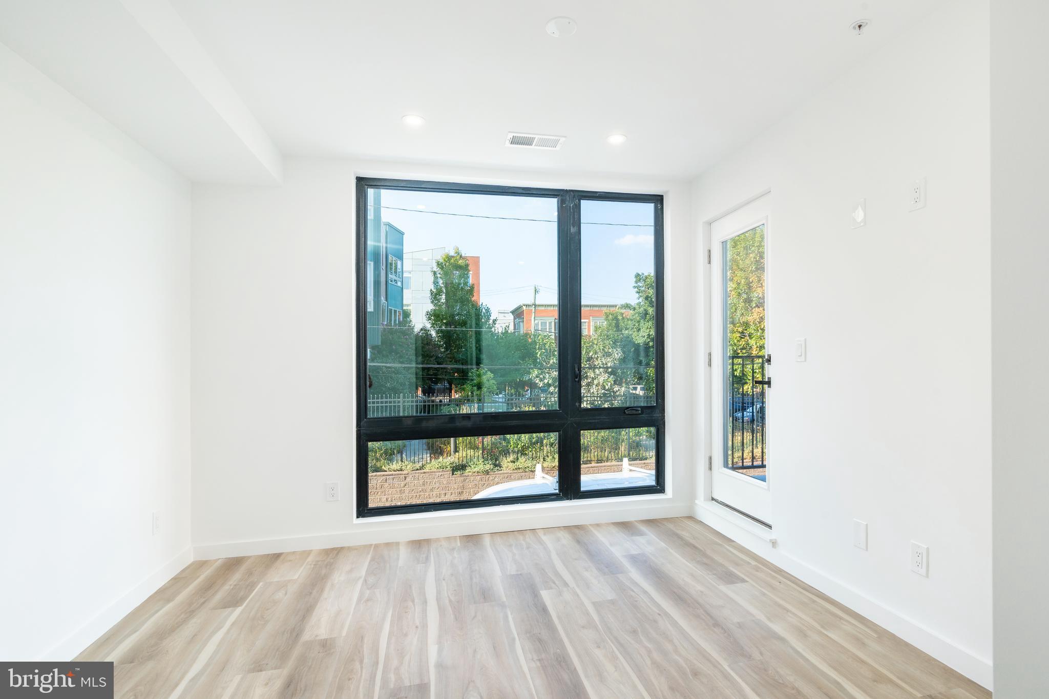 1527 OGDEN STREET 2