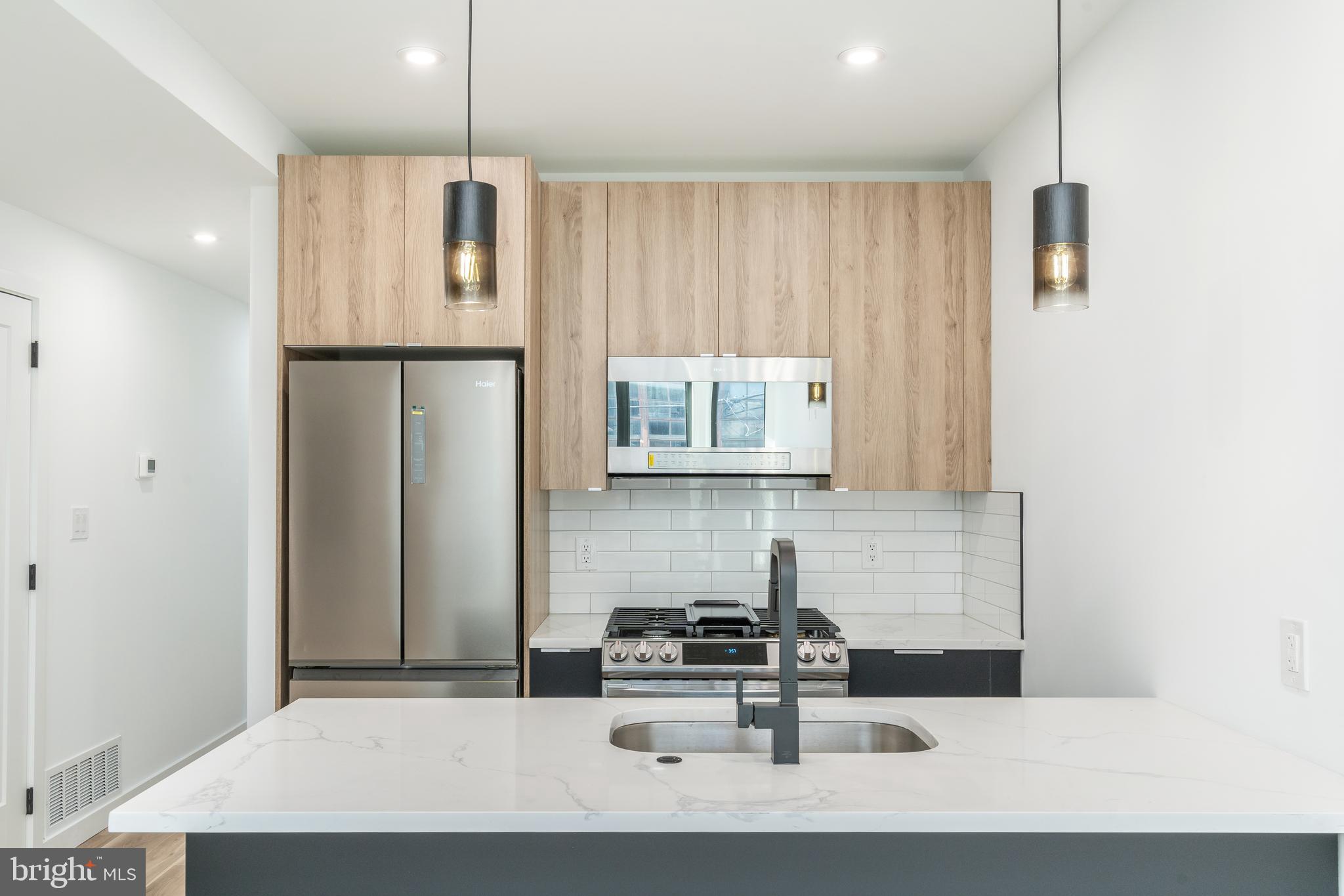 1527 OGDEN STREET 2