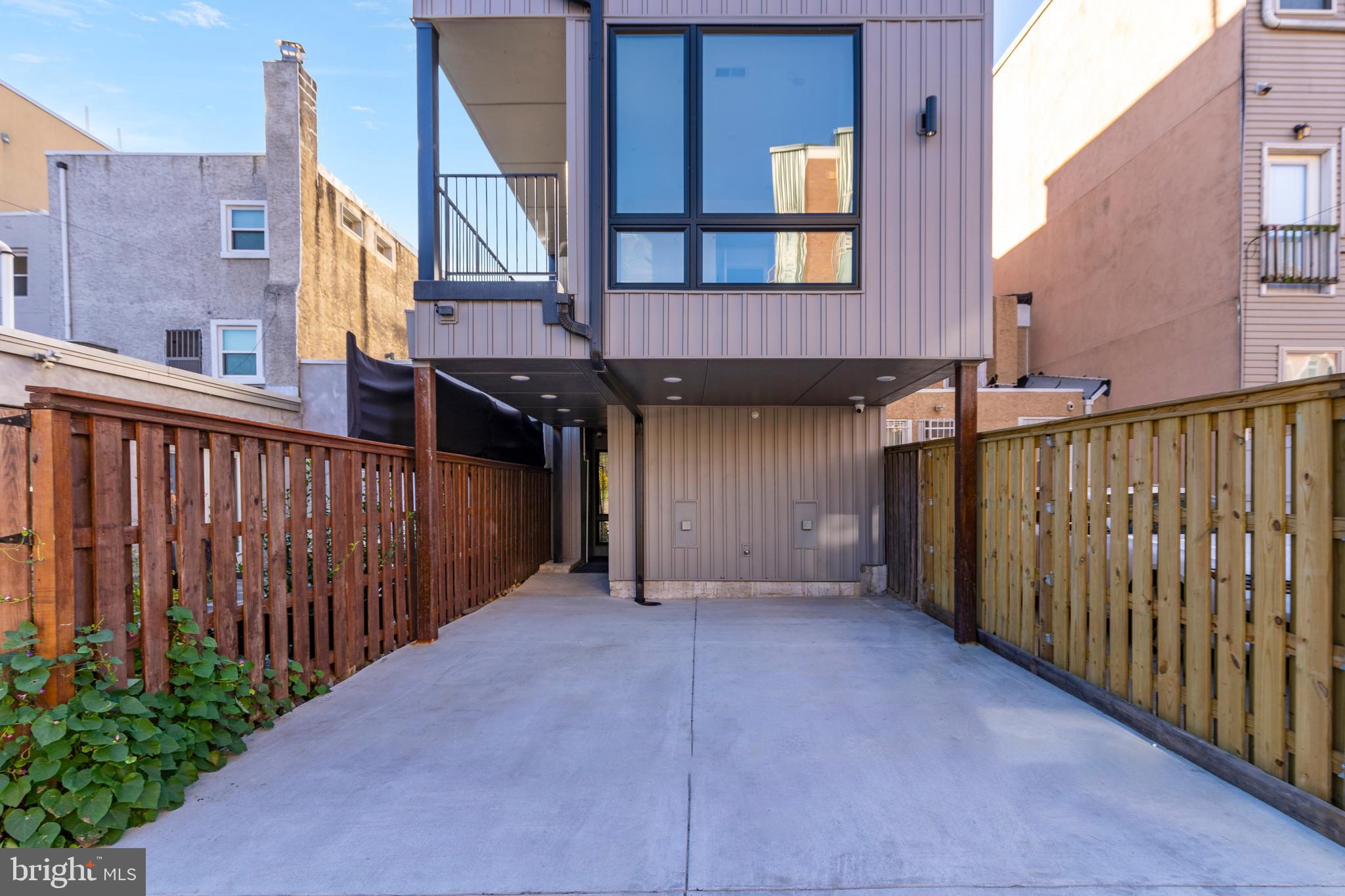 1527 OGDEN STREET 2
