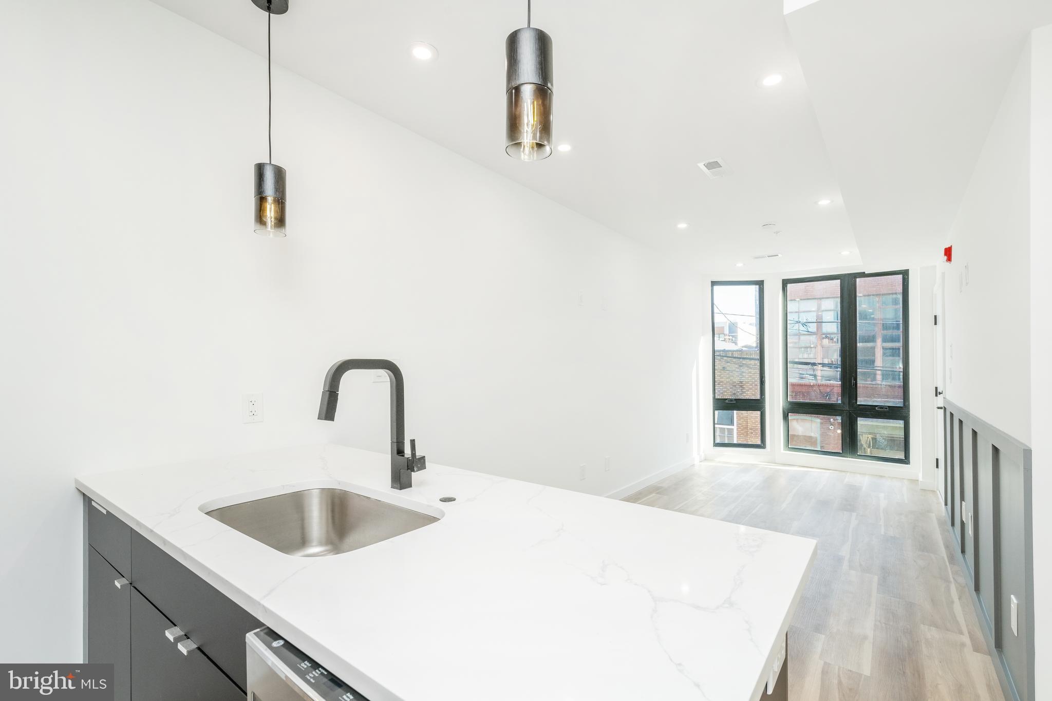 1527 OGDEN STREET 2
