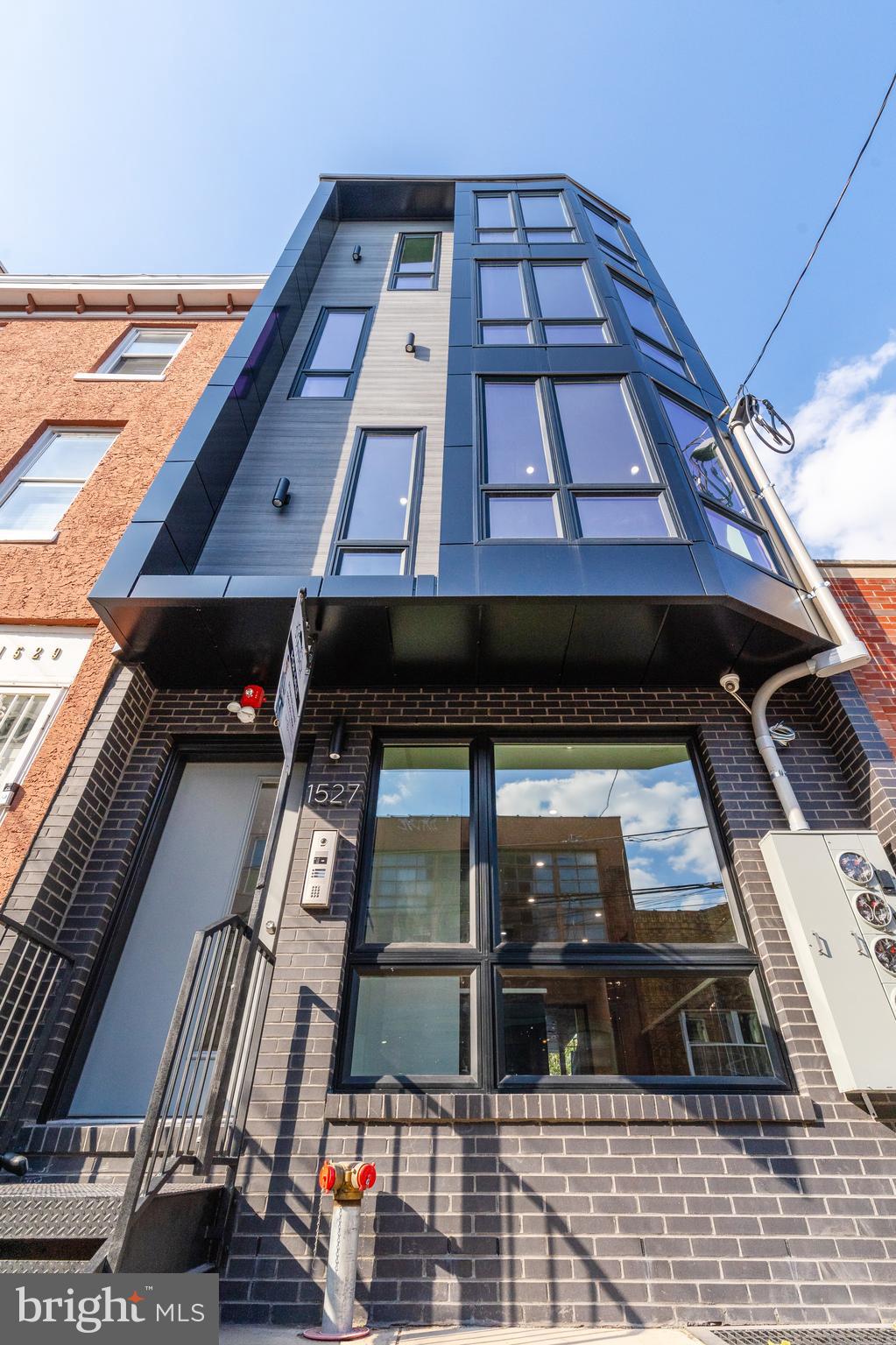 1527 OGDEN STREET 2