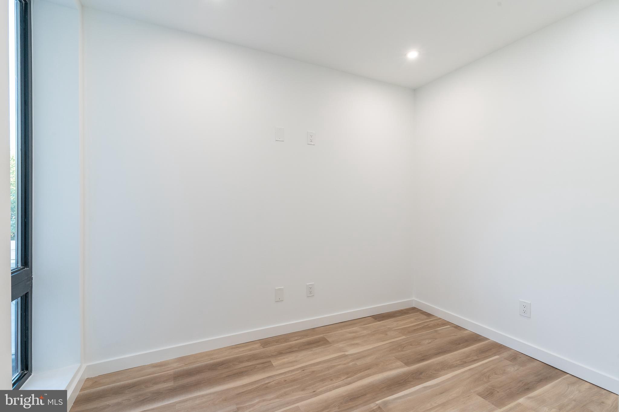 1527 OGDEN STREET 2
