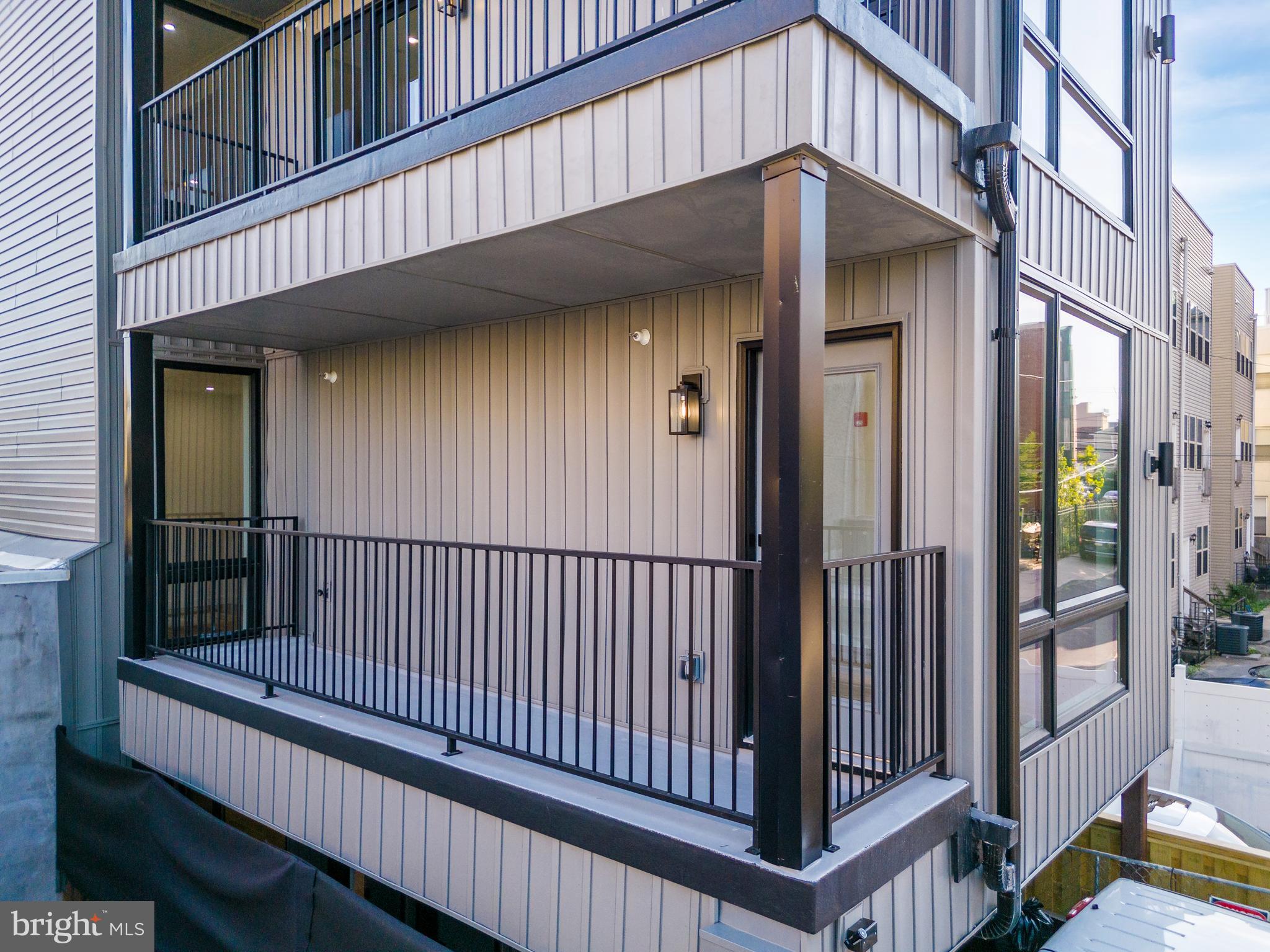 1527 OGDEN STREET 2