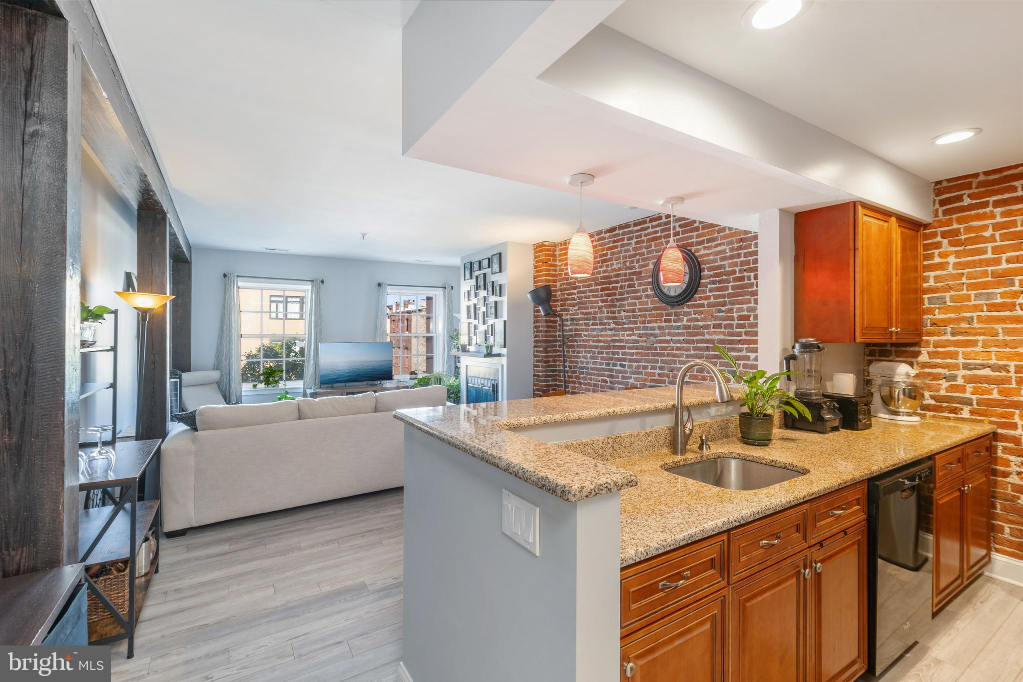 50 N FRONT STREET 402
