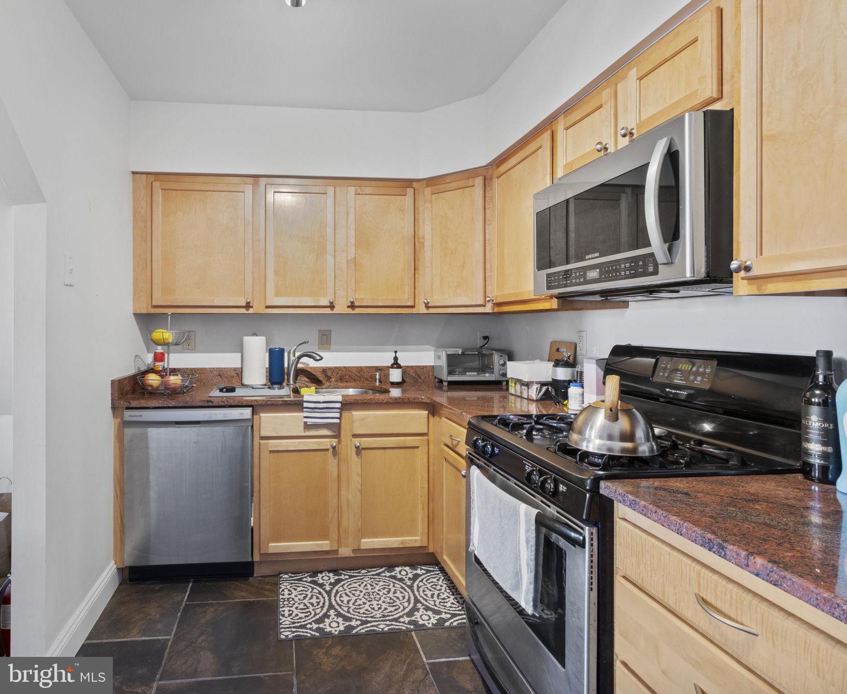 1008 SPRUCE STREET 20 72