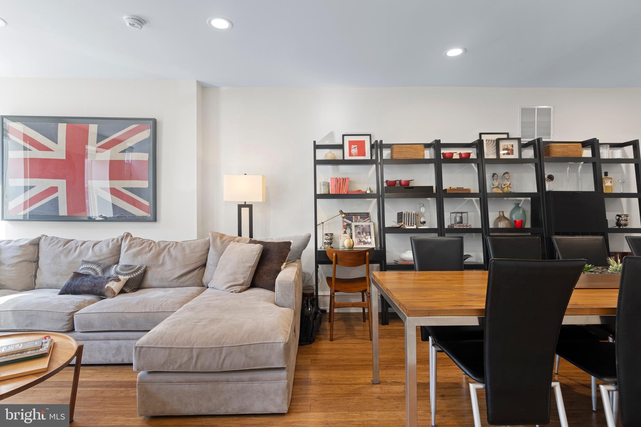 2137 CHRISTIAN STREET