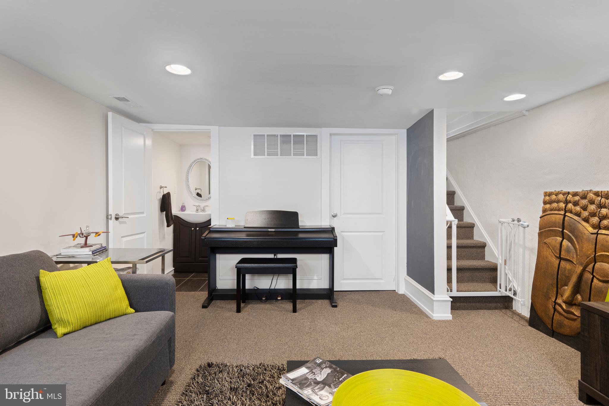 2137 CHRISTIAN STREET