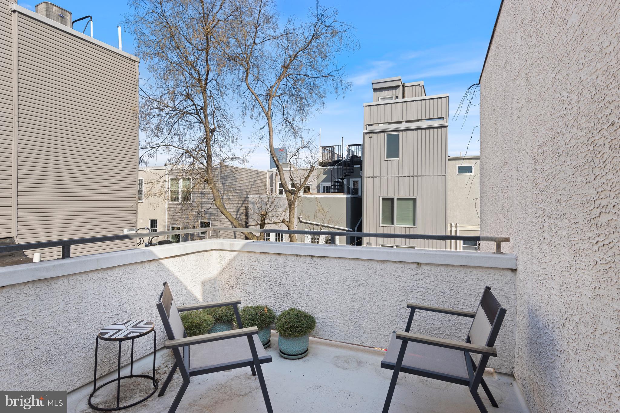 2137 CHRISTIAN STREET