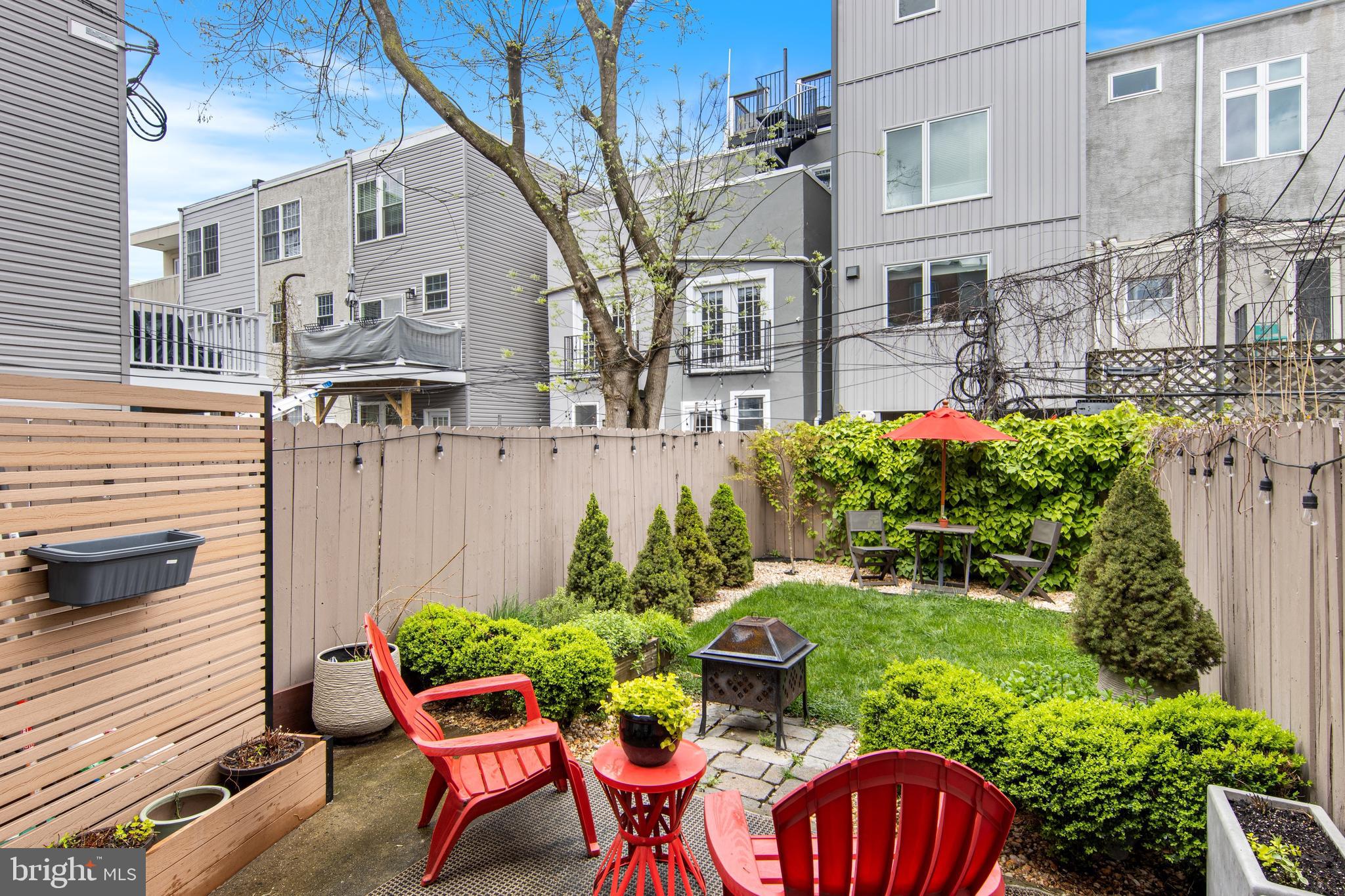 2137 CHRISTIAN STREET