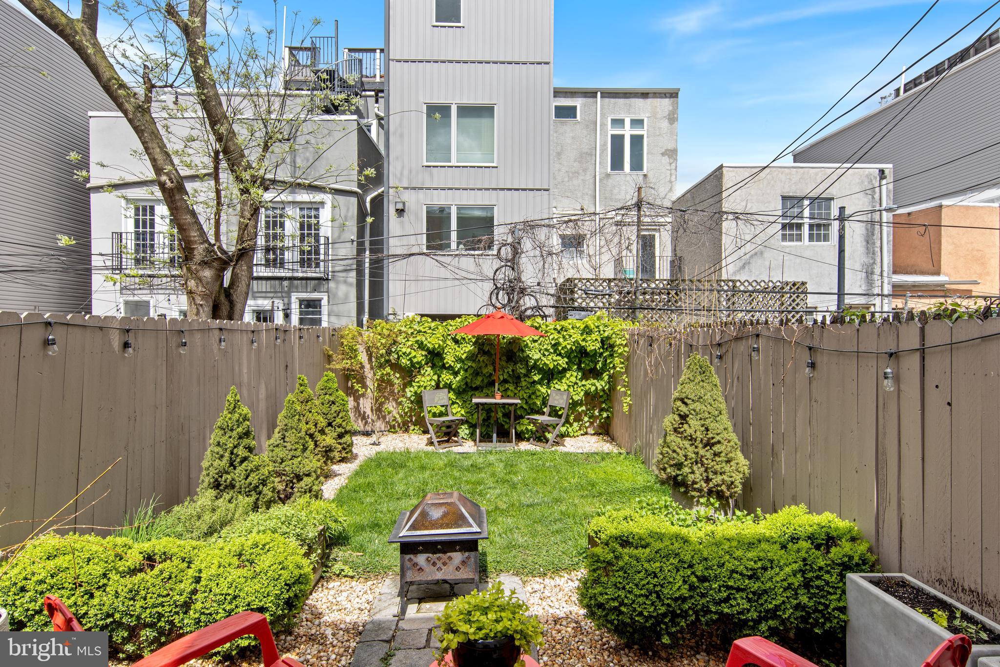 2137 CHRISTIAN STREET