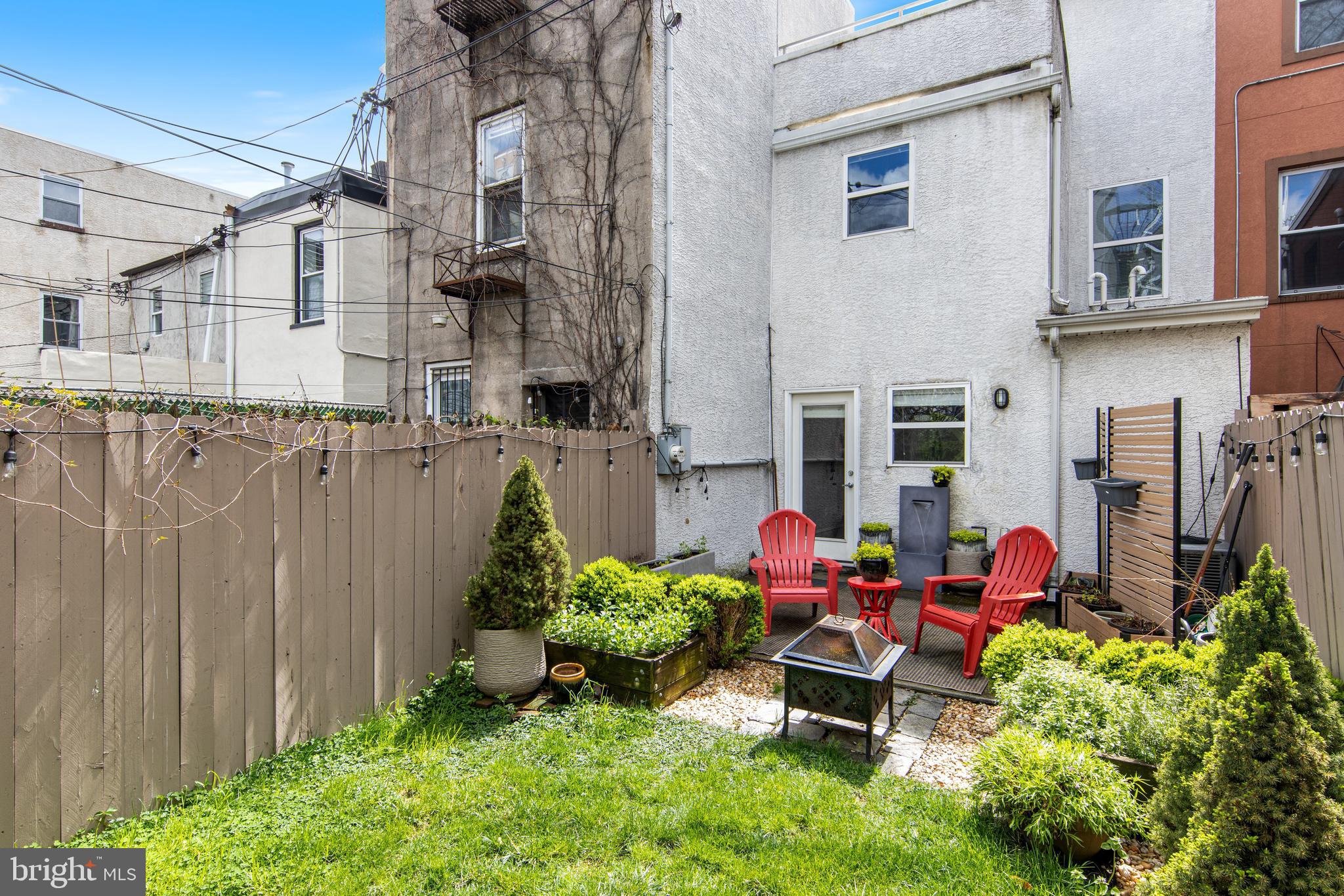 2137 CHRISTIAN STREET
