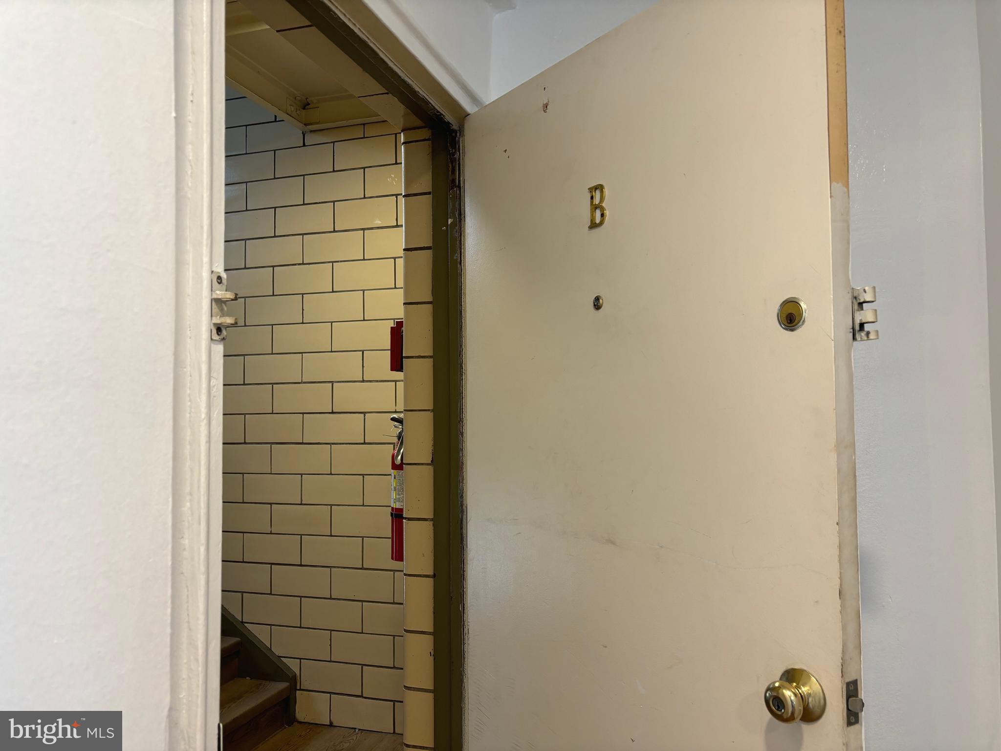 676 PERTH PLACE #B