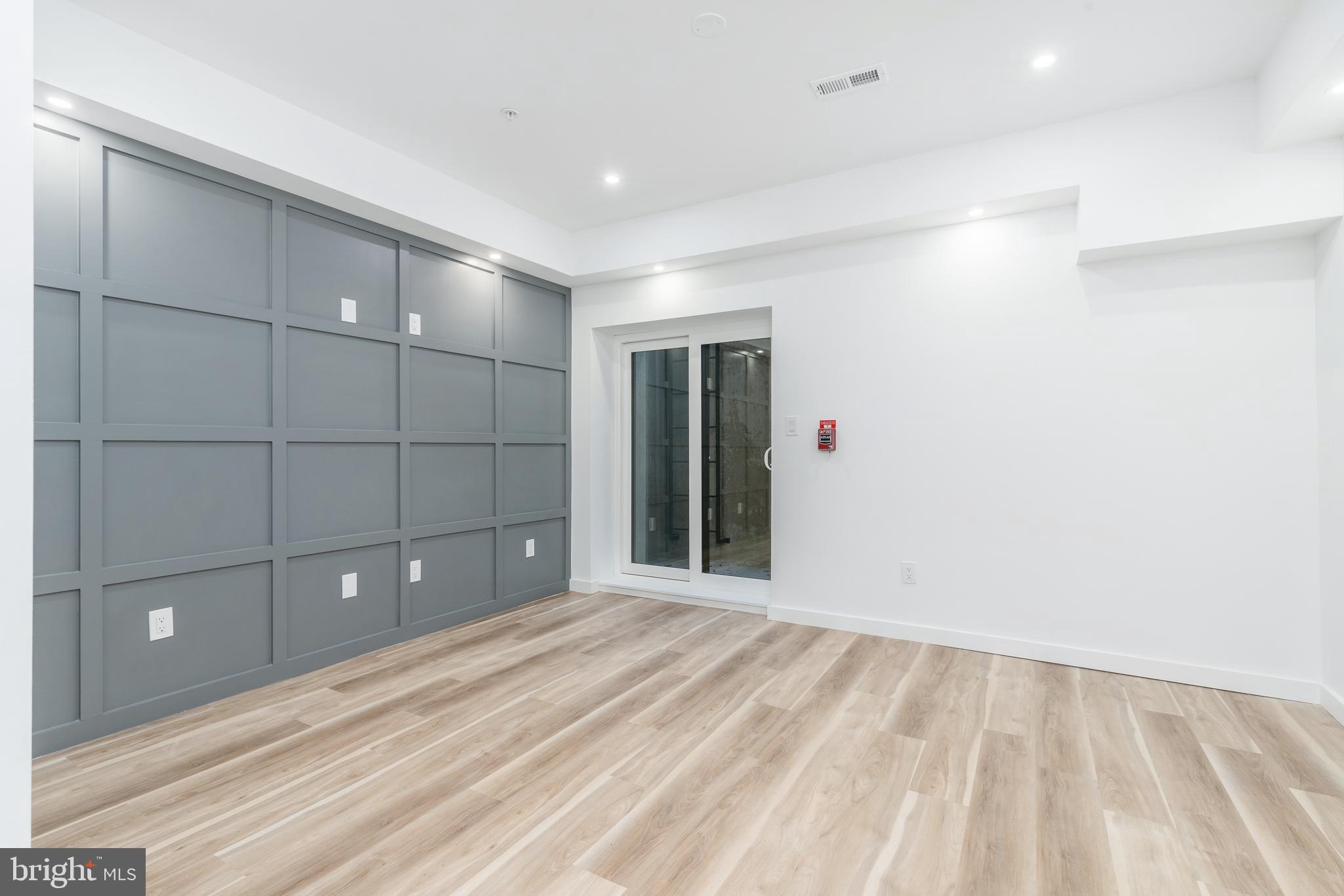 1527 OGDEN STREET A