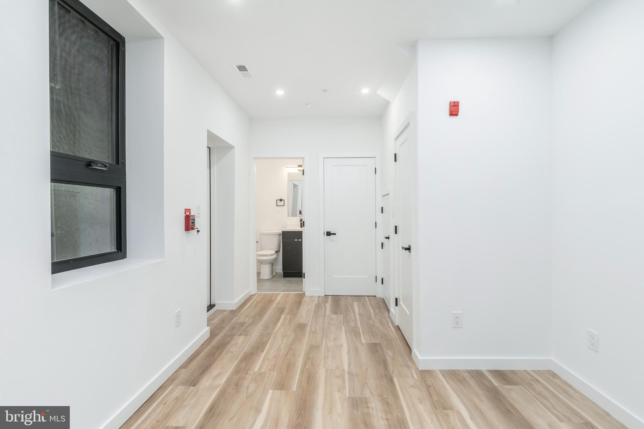 1527 OGDEN STREET A
